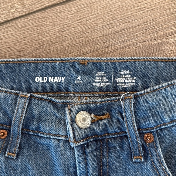 Old Navy Extra High Waisted Sky Hi Wide Leg Cargo Jeans 4 - Picture 3 of 5